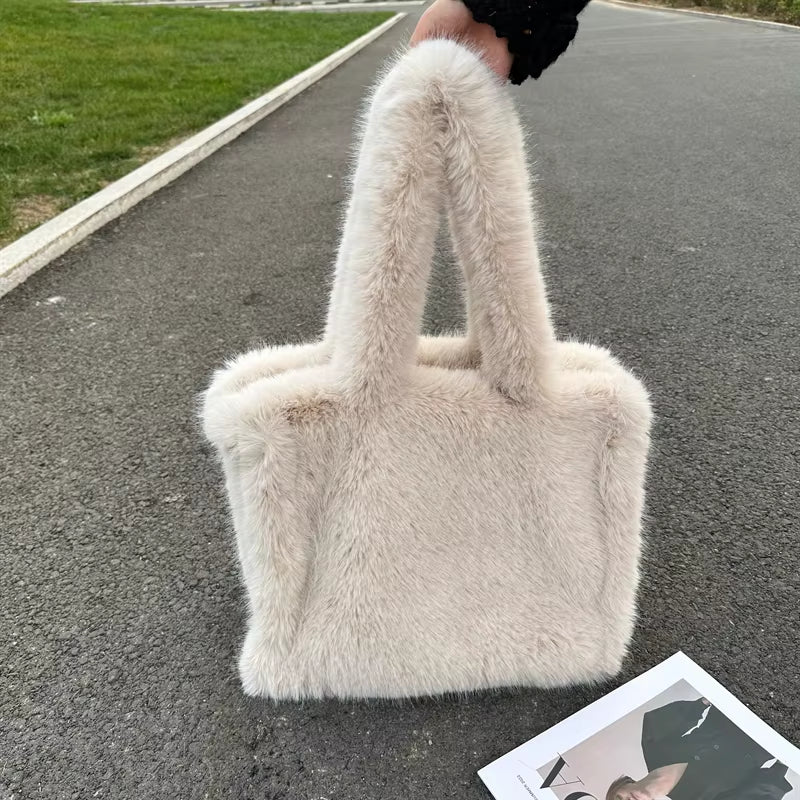 Designer Fluffy Plush Shoulder Bag Warm Faux Mongolian Fur Handbags for Women Brands Large Hobo Shopper Heart Shaped Purses